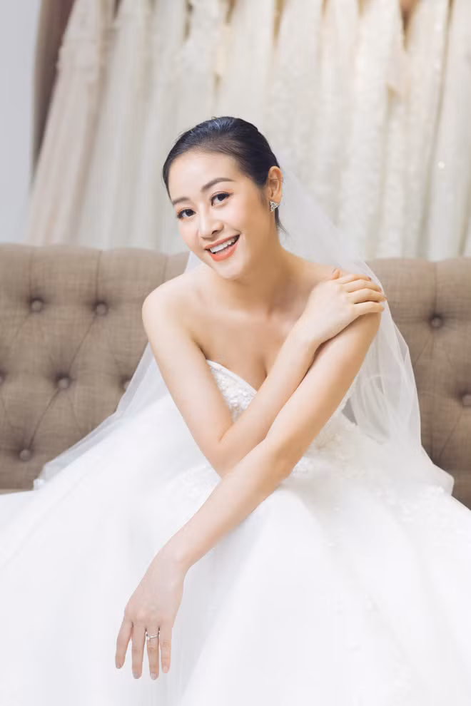 Hầu hết mọi người đều dành lời khen ngợi nhan sắc mặn mà của cô dâu tương lai.