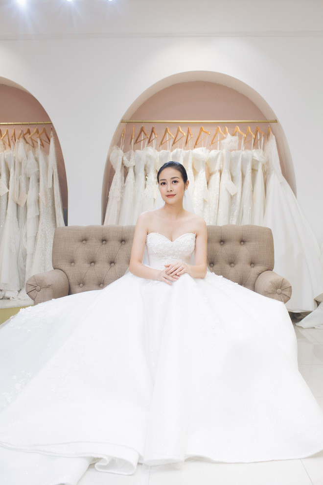 Đám cưới của Phí Linh sẽ được diễn ra tại khách sạn 5 sao ở Hà Nội vào chiều tối ngày 14/6 tới đây với sự tham gia của gia đình lẫn bạn bè trong giới giải trí. Đám cưới của Phí Linh sẽ được diễn ra tại khách sạn 5 sao ở Hà Nội vào chiều tối ngày 14/6 tới đây với sự tham gia của gia đình lẫn bạn bè trong giới giải trí.