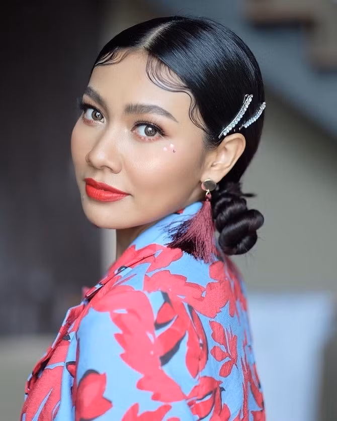 Loạt mẫu kẹp tóc đính đá cho nàng vẻ ngoài xinh yêu, điệu đà như nữ thần