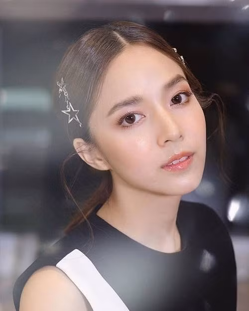 Loạt mẫu kẹp tóc đính đá cho nàng vẻ ngoài xinh yêu, điệu đà như nữ thần