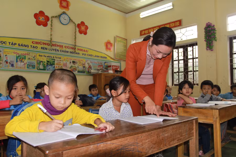 Lớp học tiểu học tại xã Môn Sơn, huyện Con Cuông, Nghệ An