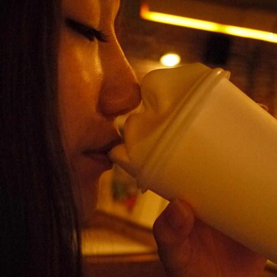 Uống nước sẽ khiến bạn không còn cảm giác cô đơn. Uống nước sẽ khiến bạn không còn cảm giác cô đơn.