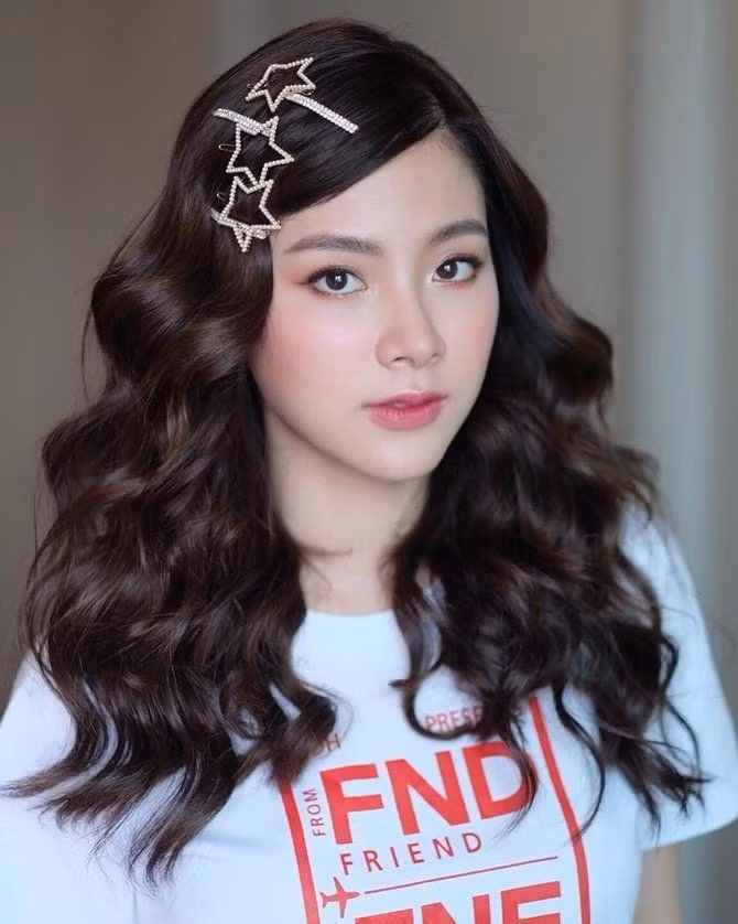 Loạt mẫu kẹp tóc đính đá cho nàng vẻ ngoài xinh yêu, điệu đà như nữ thần