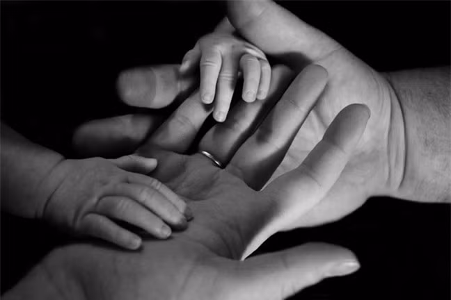 Nhờ chiếc nhẫn ấy, con chị ra đời bình an, lớn lên vui vẻ,hồn nhiên - Ảnh minh họa