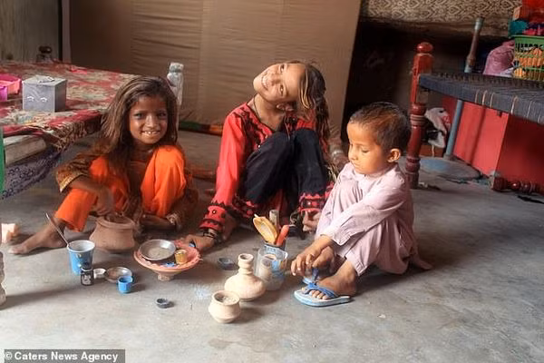 Gia đình em quá nghèo với mức thu nhập chưa đến 100 đô la/năm nên không thể chi trả viện phí phẫu thuật cho em