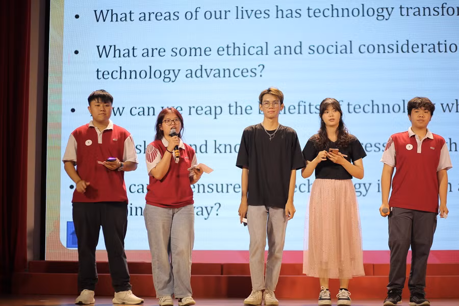 Sinh viên HIU trong cuộc thi Olympic tiếng Anh – sân chơi bổ ích giúp nâng cao năng lực ngoại ngữ cho sinh viên.