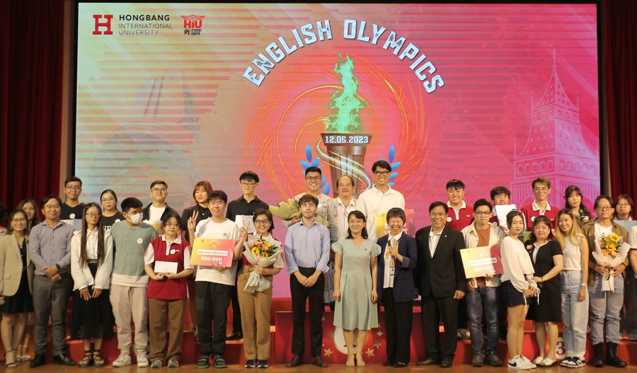 Cuộc thi Olympic tiếng Anh – sân chơi bổ ích giúp nâng cao năng lực ngoại ngữ cho sinh viên. Cuộc thi Olympic tiếng Anh – sân chơi bổ ích giúp nâng cao năng lực ngoại ngữ cho sinh viên.