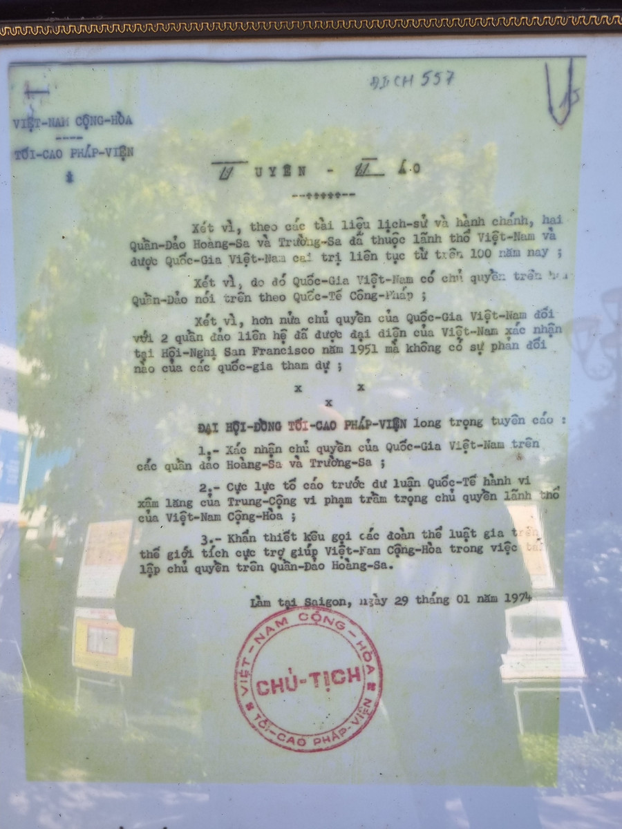 Tuyên cáo ngày 29/01/1974 về xác nhận chủ quyền của Quốc gia Việt Nam trên các quần đảo Hoàng Sa và Trường Sa. Tuyên cáo ngày 29/01/1974 về xác nhận chủ quyền của Quốc gia Việt Nam trên các quần đảo Hoàng Sa và Trường Sa.