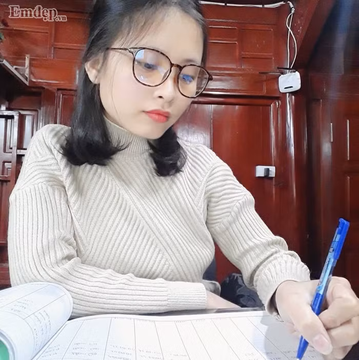 Mẹ trẻ 9X hô biến tóc ngắn cũn bỗng dài chóng mặt lại bóng khoẻ chỉ bằng hành tây