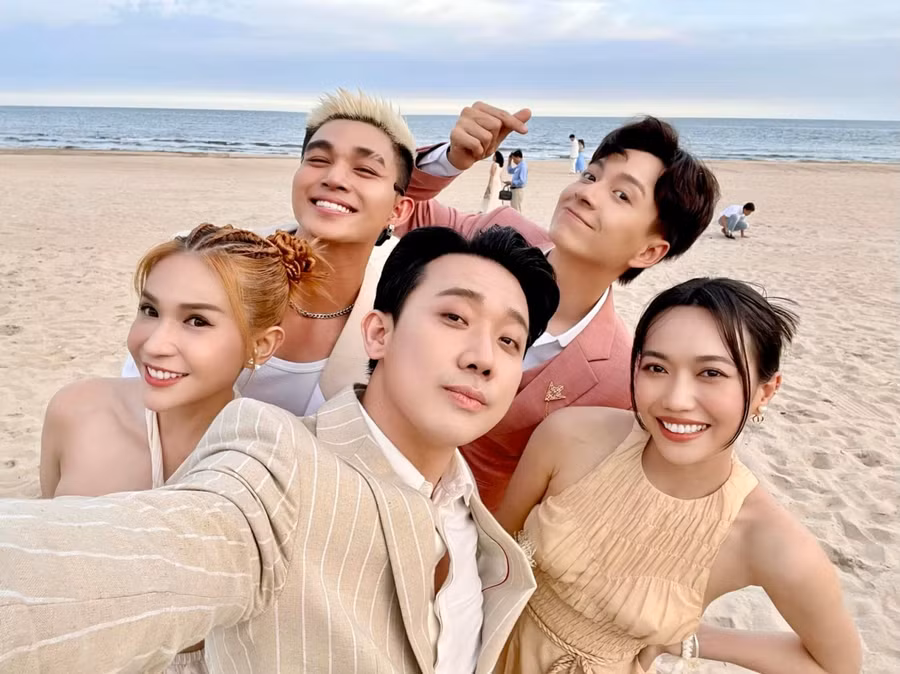 Trấn Thành và dàn sao Việt rạng rỡ dự đám cưới đẹp như mơ của Minh Hằng ảnh 3