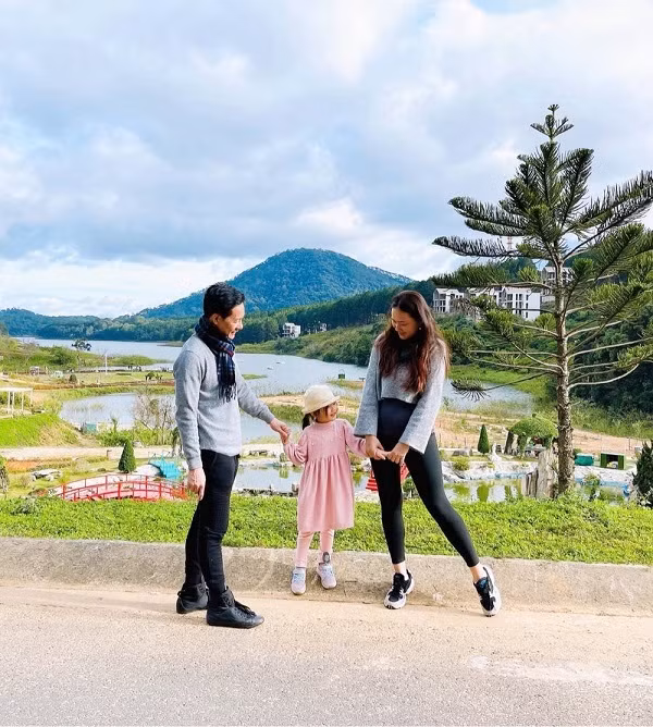 Gia đình hạnh phúc của Phan Như Thảo (Ảnh: FB Phan Như Thảo).