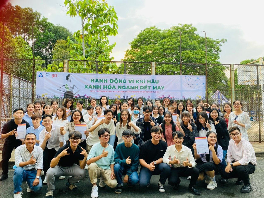 Sinh viên tham dự cuộc thi rất hào hứng, đưa ra nhiều ý tưởng thiết thực. Sinh viên tham dự cuộc thi rất hào hứng, đưa ra nhiều ý tưởng thiết thực.