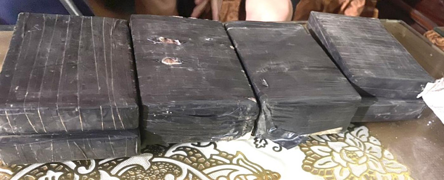 Tang vật thu giữ là 8 bánh hêrôin.