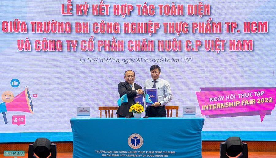 Doanh nghiệp cùng lãnh đạo nhà trường ký kết hợp tác toàn diện Doanh nghiệp cùng lãnh đạo nhà trường ký kết hợp tác toàn diện