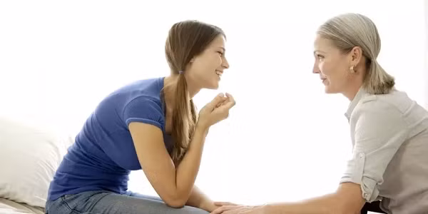 Hãy kiên nhẫn và bình tĩnh khi đối thoại với con tuổi teen. (Ảnh: ITN). Hãy kiên nhẫn và bình tĩnh khi đối thoại với con tuổi teen. (Ảnh: ITN).