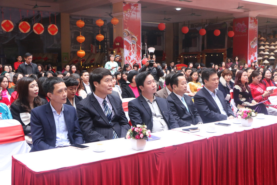 Các đại biểu tham dự chương trình đến từ Bộ GD&ĐT, Sở GD&ĐT Hà Nội. Các đại biểu tham dự chương trình đến từ Bộ GD&ĐT, Sở GD&ĐT Hà Nội.