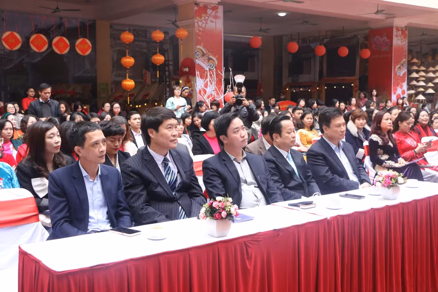 Các đại biểu tham dự chương trình đến từ Bộ GD&amp;ĐT, Sở GD&amp;ĐT Hà Nội.