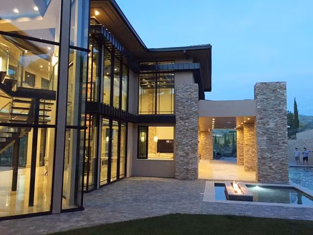 Vợ giàu có, gia thế khủng của dàn sao nam Vbiz: Ái nữ nhà danh gia vọng tộc lui về làm hậu phương vững chắc cho chồng-6