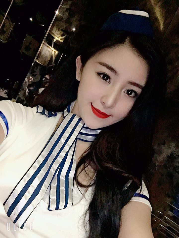 Sau nửa năm trị mụn, gương mặt hot girl bánh tráng trộn đã xinh đẹp trở lại. Sau nửa năm trị mụn, gương mặt hot girl bánh tráng trộn đã xinh đẹp trở lại.