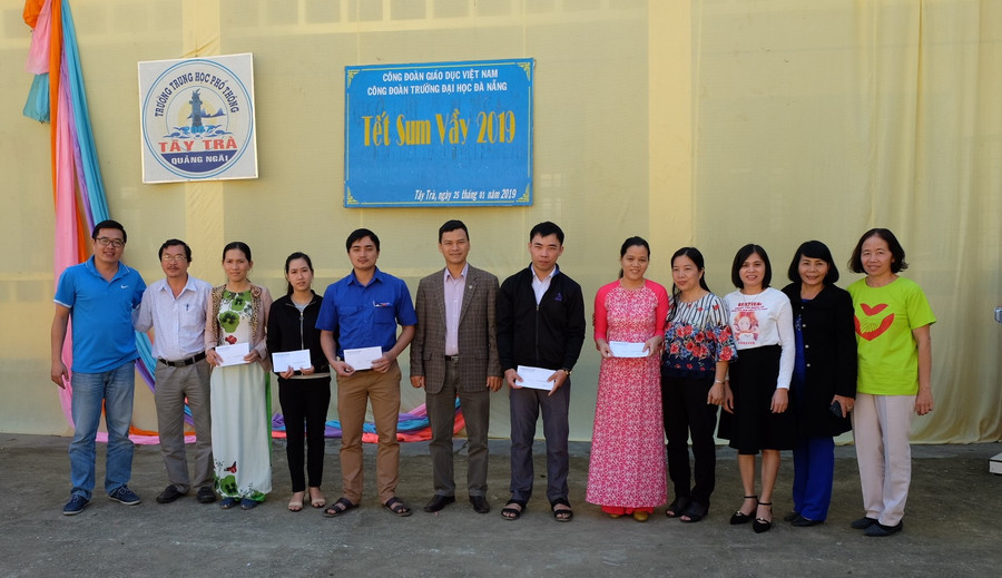 Niềm vui của thầy cô giáo Niềm vui của thầy cô giáo