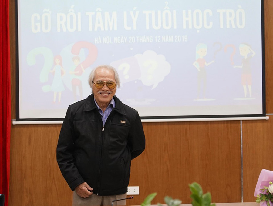 Cha mẹ luôn là “người bạn lớn tuổi” của con