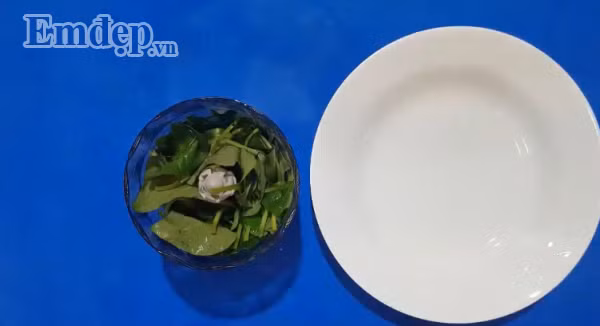 Da bật tone nhanh chóng trong 10 ngày dễ như trở bàn tay nhờ công thức tắm trắng bằng diếp cá của 8X xứ Thanh