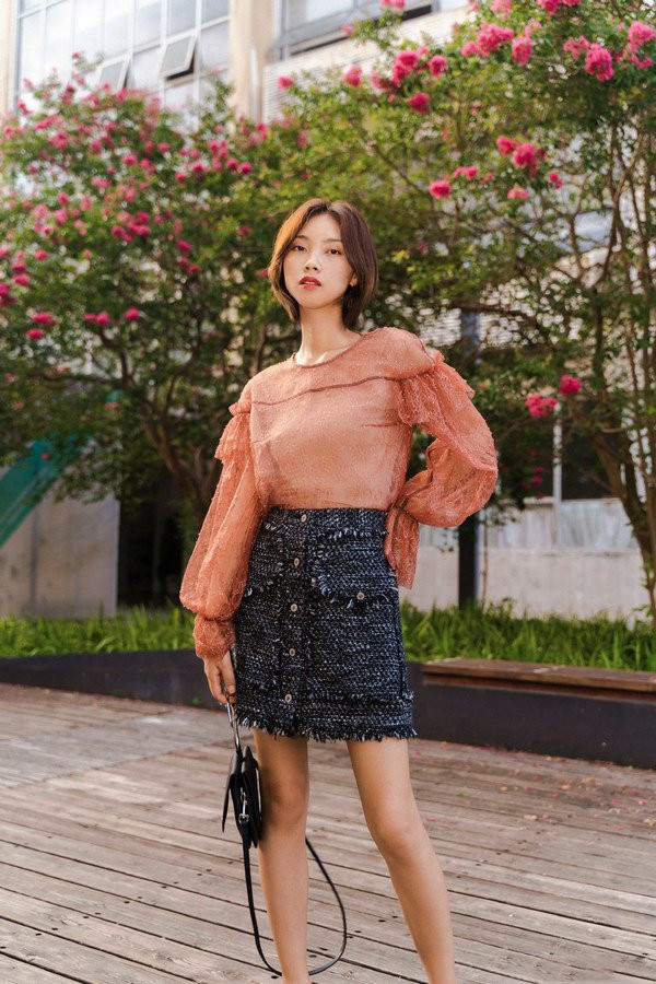 Gợi ý mix đồ thanh lịch cực hợp ngày se lạnh ảnh 3 nhung ngay gio se se ma dien may mon nay di lam thi con gi hop bang - 4