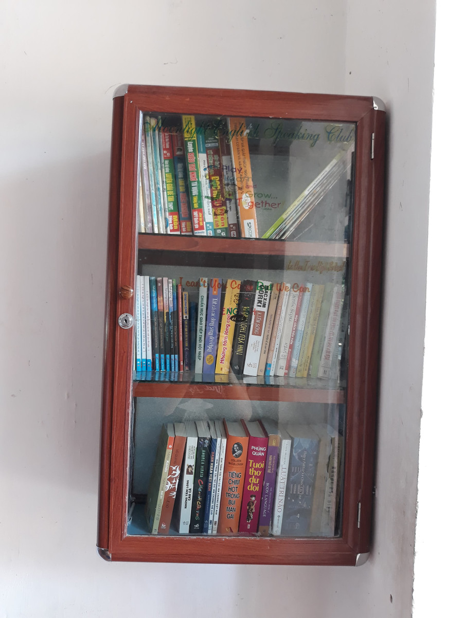 Tủ sách các lớp.