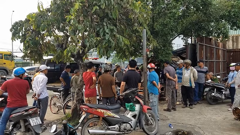 Dừng xe máy bên đường, người đàn ông gục chết - ảnh 1