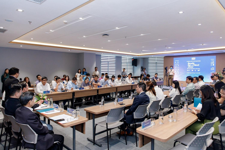 Quang cảnh buổi họp công bố chuỗi sự kiện khoa học sắp tới của UEH.