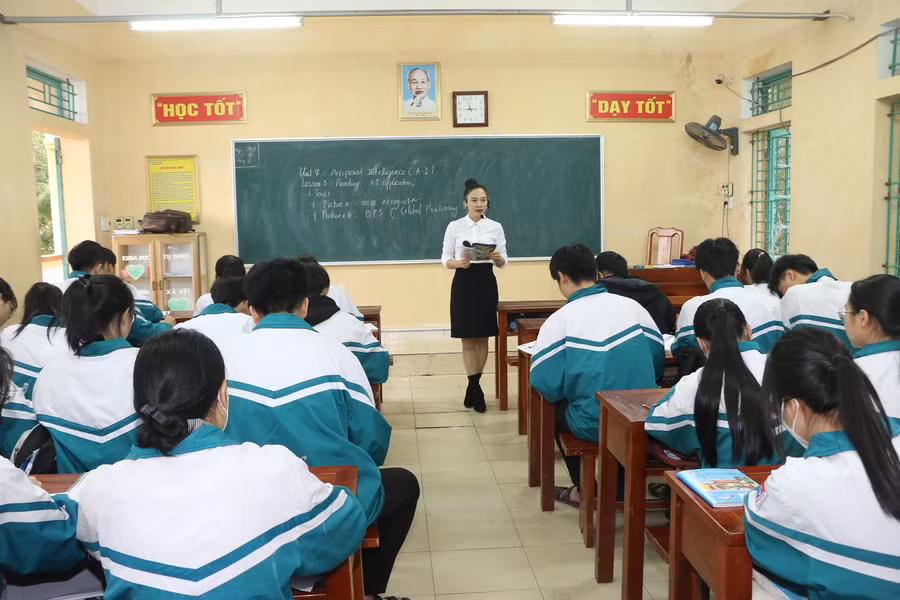 Cô Phạm Thanh Lưu - Giáo viên Tiếng Anh Trường THPT Mỹ Tho cho biết, cô trò đang tập trung cao nhất cho việc củng cố kiến thức cũ, tiếp thu bài mới cho các em học sinh.