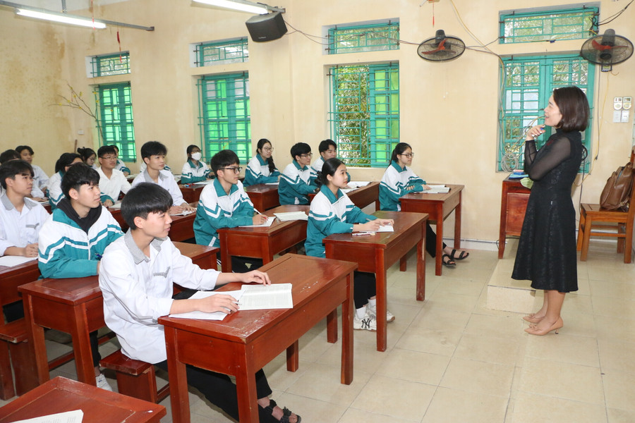 Cô trò cùng nhau hệ thống hóa lại các kiến thức đã học kết hợp học bài mới. Cô trò cùng nhau hệ thống hóa lại các kiến thức đã học kết hợp học bài mới.