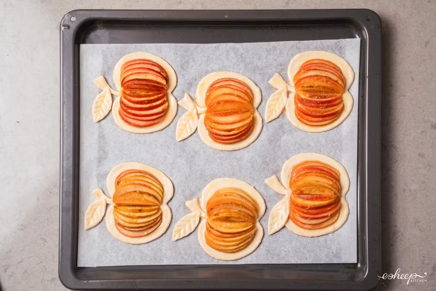 Cách làm bánh táo nướng xinh xắn, thơm ngon đón Giáng sinh ấm áp ảnh 16