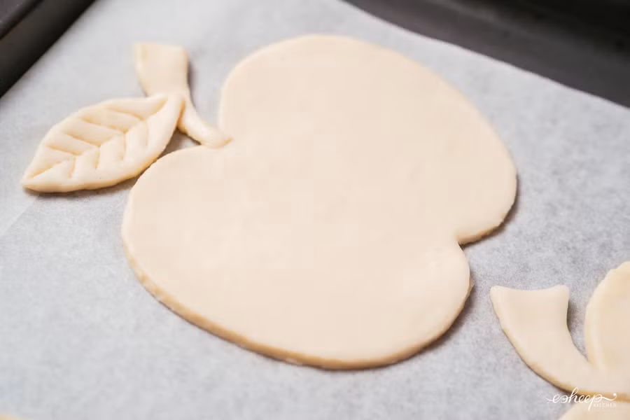 Hoàn thành trái táo bột.