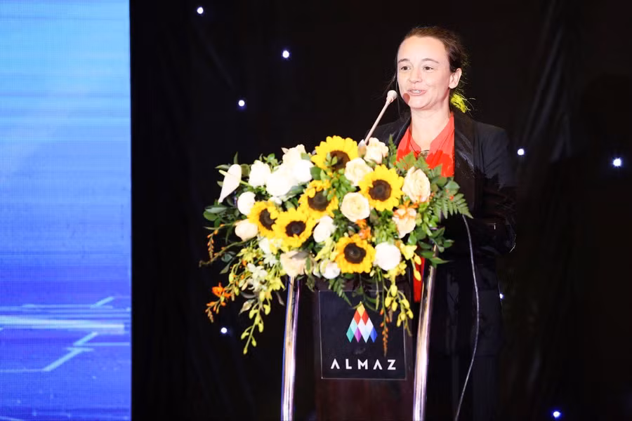 Bà Sophie Maysonnave - Tham tán Hợp tác và Hoạt động Văn hóa, Đại sứ quán Pháp tại Việt Nam nhấn mạnh tầm quan trọng của việc hỗ trợ cho khoa học công nghệ và văn hóa - lịch sử, mở ra cơ hội hợp tác giữa các nhà khoa học, nhà văn hóa hai nước Việt - Pháp.