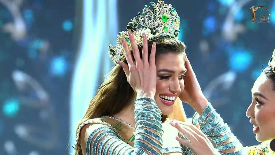Người đẹp Brazil trong khoảnh khắc đăng quang.