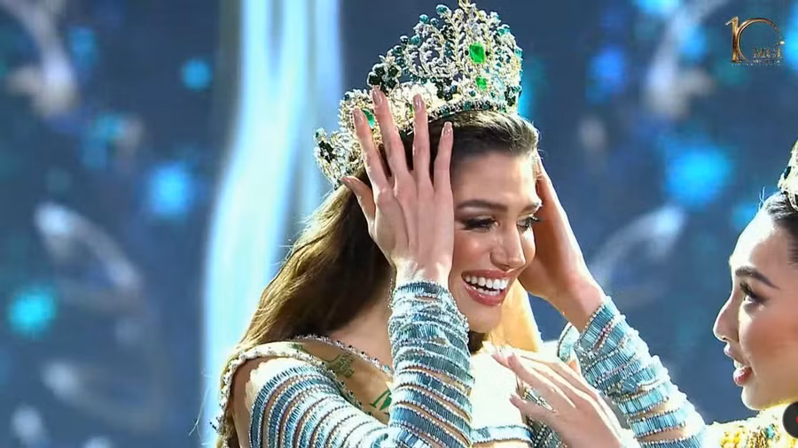 Người đẹp Brazil trong khoảnh khắc đăng quang.