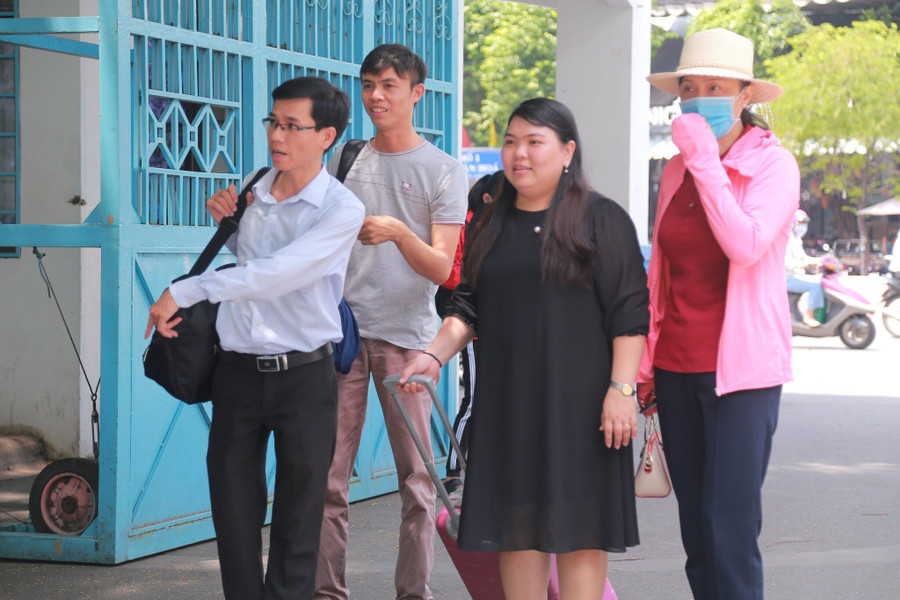 Hàng nghìn giảng viên lỉnh kỉnh lên đường coi thi THPT quốc gia 2019