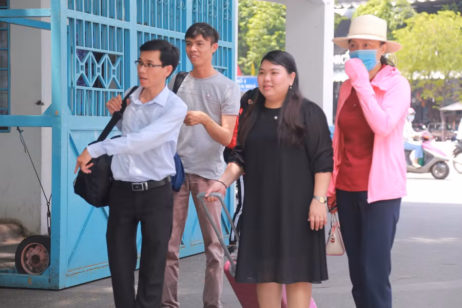 Hàng nghìn giảng viên lỉnh kỉnh lên đường coi thi THPT quốc gia 2019