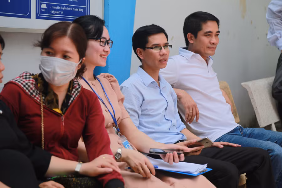 Hàng nghìn giảng viên lỉnh kỉnh lên đường coi thi THPT quốc gia 2019