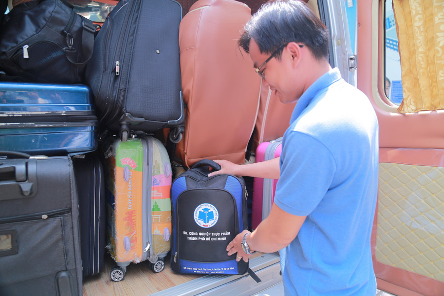 Hàng nghìn giảng viên lỉnh kỉnh lên đường coi thi THPT quốc gia 2019