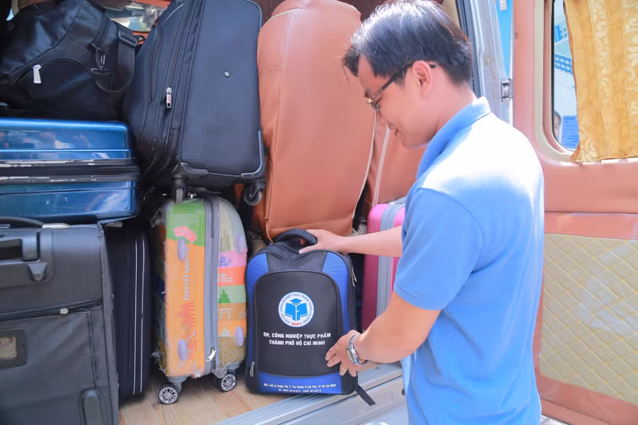 Hàng nghìn giảng viên lỉnh kỉnh lên đường coi thi THPT quốc gia 2019