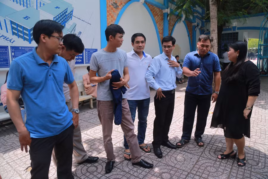 Hàng nghìn giảng viên lỉnh kỉnh lên đường coi thi THPT quốc gia 2019