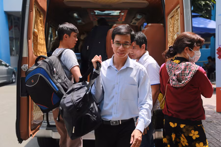 Hàng nghìn giảng viên lỉnh kỉnh lên đường coi thi THPT quốc gia 2019