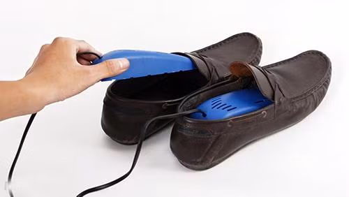 mua nong di giay bi boc mui, hay ap dung ngay nhung meo than thanh nay - 3