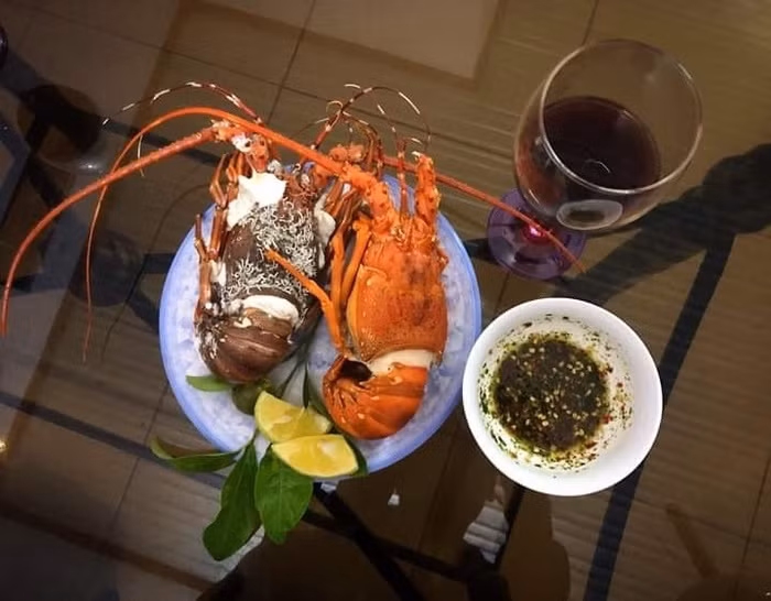 Khoe loạt mâm cơm em trai nấu cực ngon, chị gái được dân mạng hỏi nhà còn tuyển em dâu không?