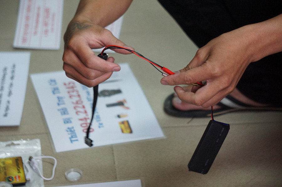 Các thiết bị gian lận trong phòng thi ngày càng tinh vi