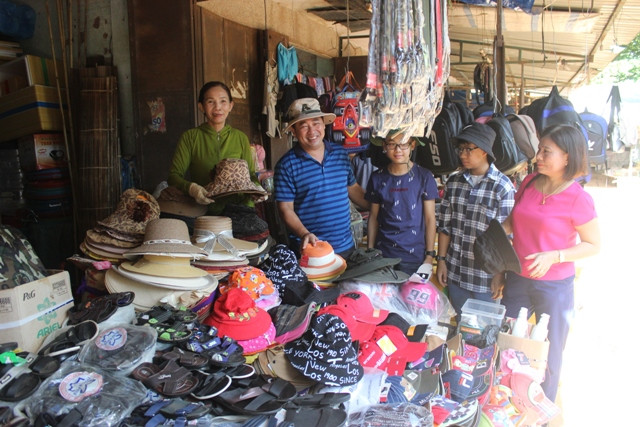 Nếu có đàn ông đi chợ chủ yếu là khách du lịch