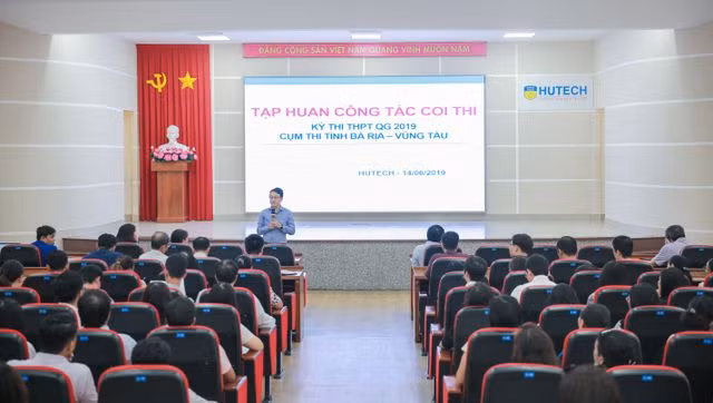 Giảng viên các trường ĐH bắt đầu về tỉnh coi thi - 4