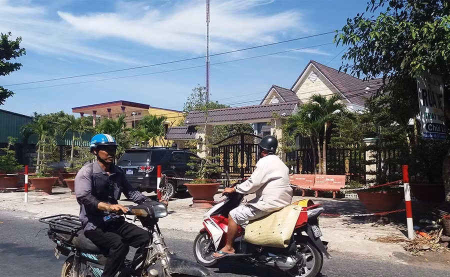 2 kẻ trốn nã vụ trộm gần 9 tỷ của nữ đại gia Vĩnh Long ra đầu thú